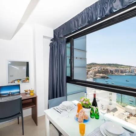 Διαμέρισμα Islet Promenade With Hot Tub And Panoramic Sea Views By Getawaysmalta Σεντ Πόλς Μπέι