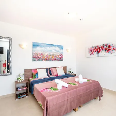 Διαμέρισμα Islet Promenade With Hot Tub And Panoramic Sea Views By Getawaysmalta *