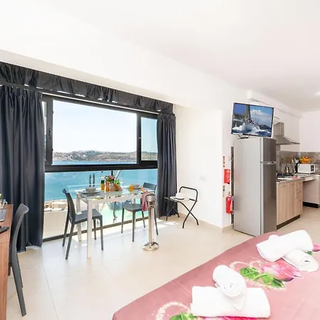 Islet Promenade With Hot Tub And Panoramic Sea Views By Getawaysmalta *