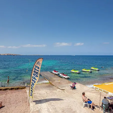 Islet Promenade With Hot Tub And Panoramic Sea Views By Getawaysmalta