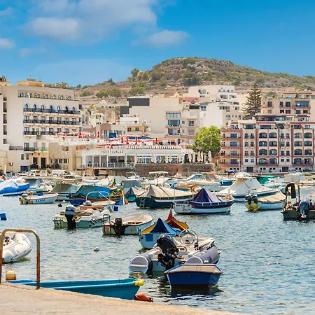 Islet Promenade With Hot Tub And Panoramic Sea Views By Getawaysmalta *