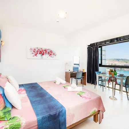 Διαμέρισμα Islet Promenade With Hot Tub And Panoramic Sea Views By Getawaysmalta