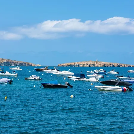 Islet Promenade With Hot Tub And Panoramic Sea Views By Getawaysmalta