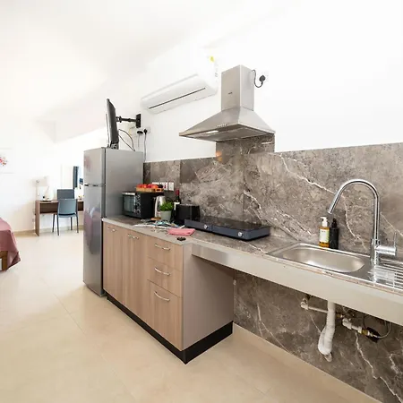 Islet Promenade With Hot Tub And Panoramic Sea Views By Getawaysmalta *