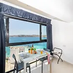 Apartment Islet Promenade - With Hot Tub And Panoramic Sea Views By Getawaysmalta
