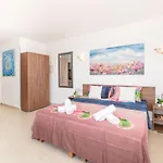 Apartment Islet Promenade - With Hot Tub And Panoramic Sea Views By Getawaysmalta