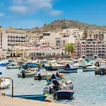Islet Promenade - With Hot Tub And Panoramic Sea Views By Getawaysmalta 4*