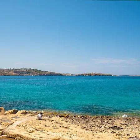Islet Promenade - With Hot Tub And Panoramic Sea Views By Getawaysmalta Daire 4*